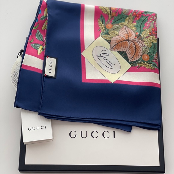 Gucci square scarf🖤 - Picture 3 of 12